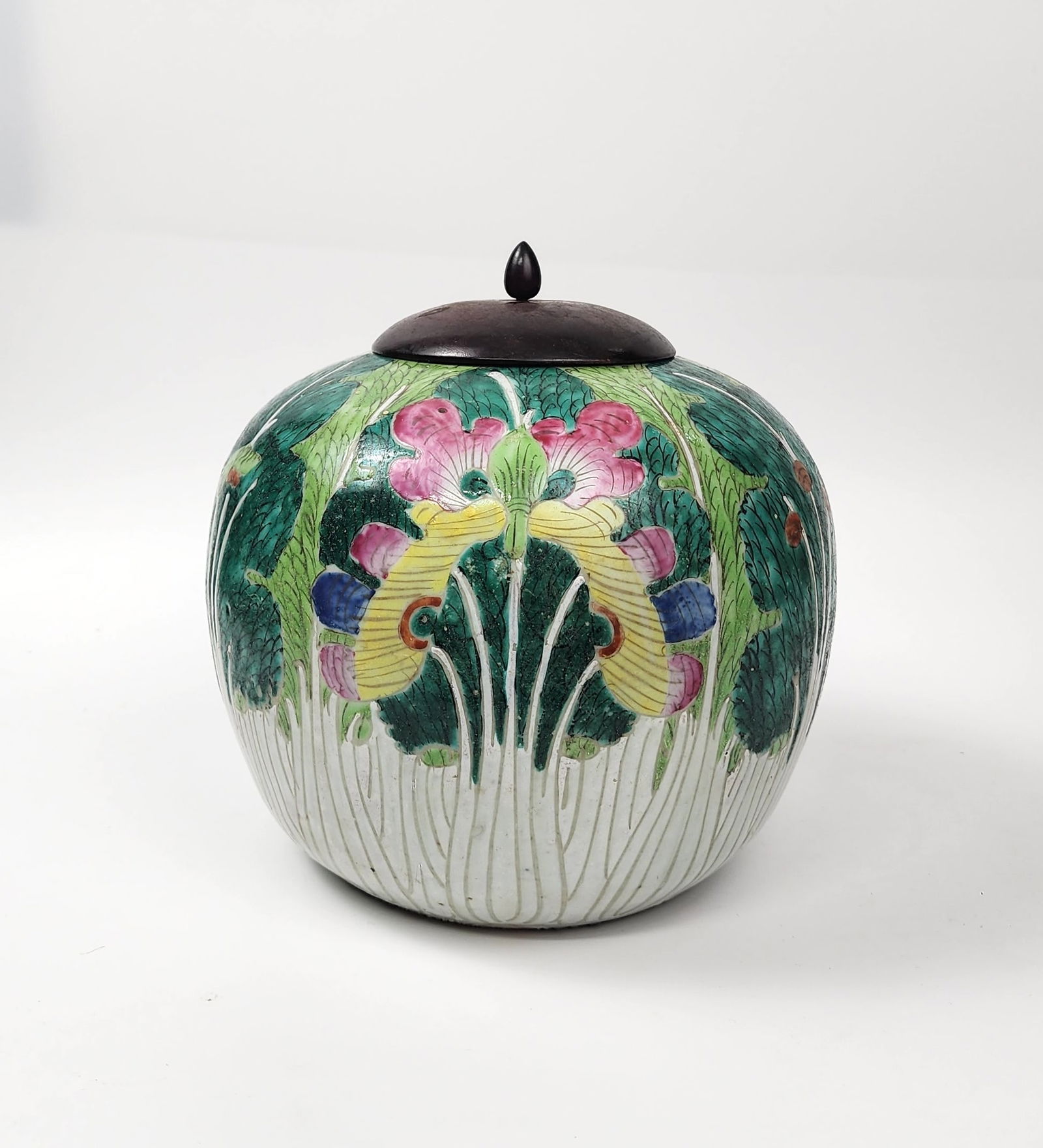 Antique Chinese Famille Rose Porcelain Cabbage Jar: Antique Chinese Famille Rose Porcelain Cabbage Jar, h. 8.75 inches, ca. late 19th- early 20th century. Comes with later replacement wooden lid. Provenance: Estate of a New York collector/ dealer. The