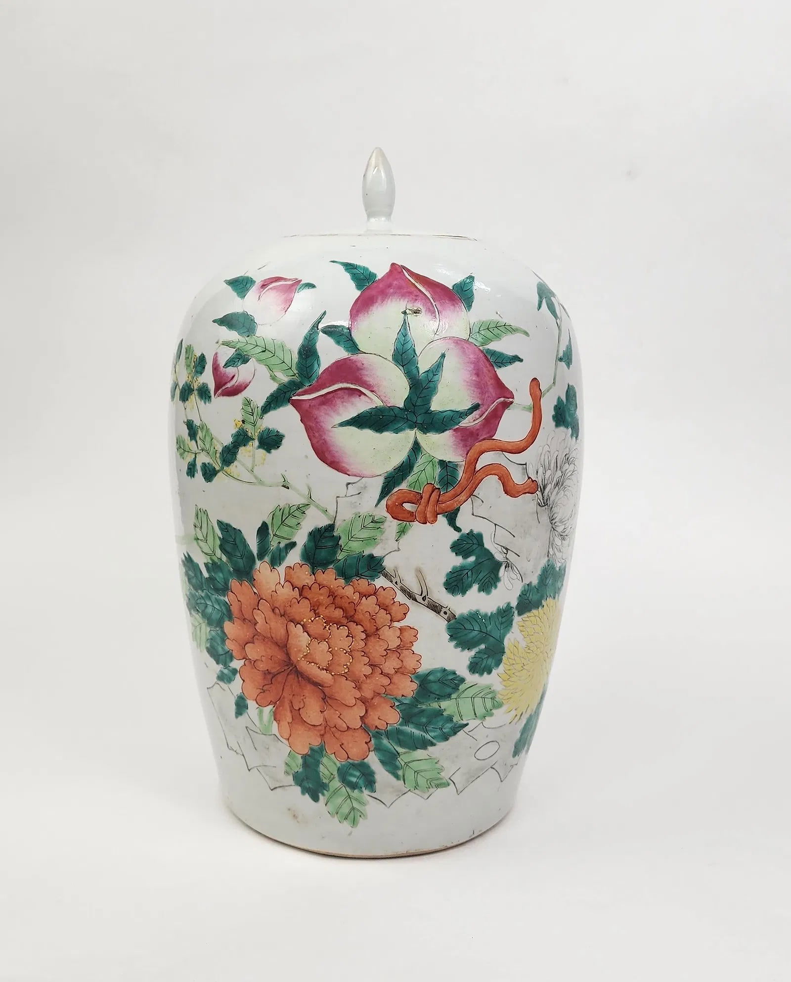 Antique Chinese Famille Rose Porcelain Jar with Peaches: Antique Chinese Famille Rose Porcelain Jar with Peaches, h. 11.75 inches, ca. late 19th- early 20th century. Provenance: Estate of a New York collector/ dealer. The collection assembled between early
