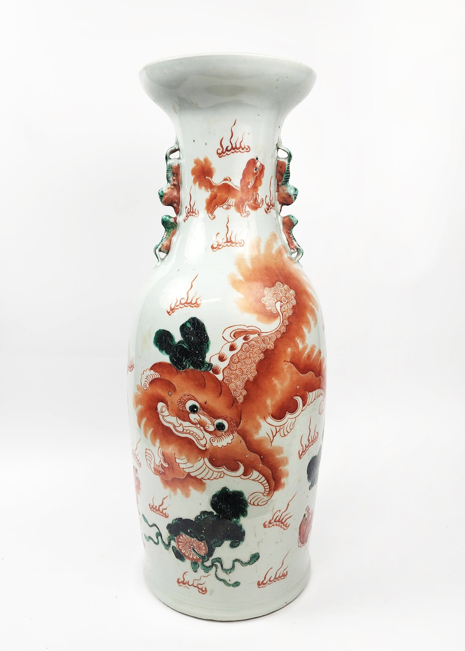 Antique Chinese Famille Rose Large Vase with Foo Dog: Antique Chinese Famille Rose Large Vase with Foo Dog, h. 23 inches, ca. late 19th- early 20th century. Provenance: Estate of a New York collector/ dealer. The collection assembled between early 1950s 