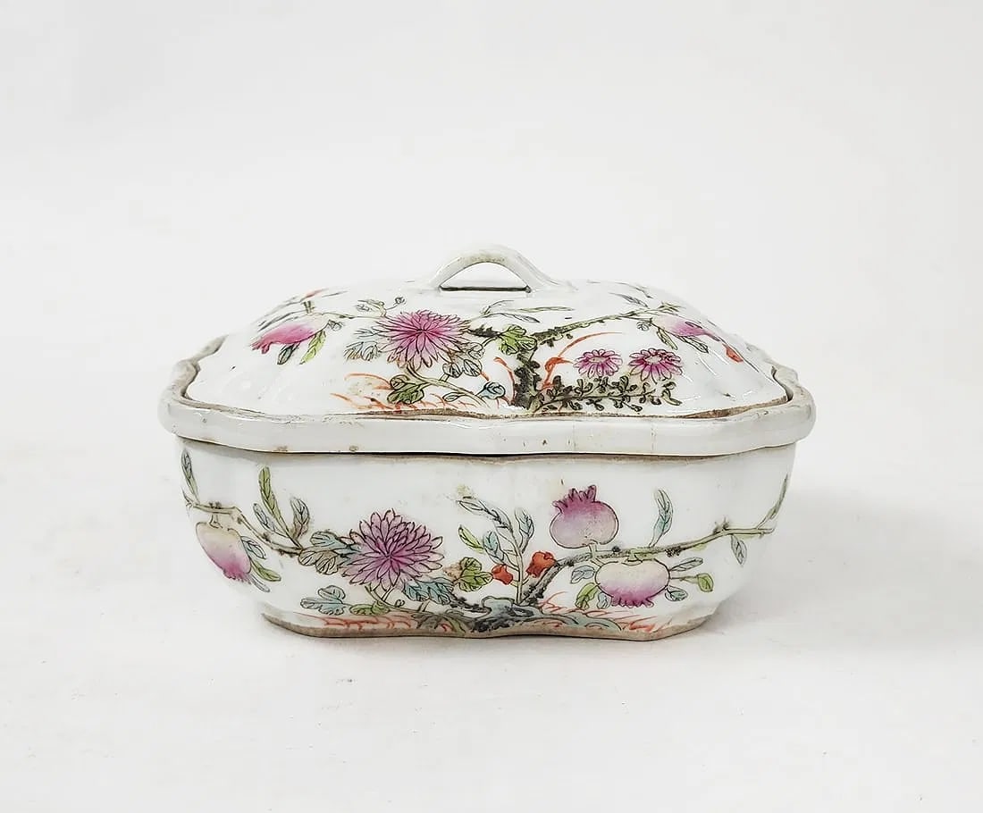 Antique Chinese Famille Rose Porcelain Covered Dish: Antique Chinese Famille Rose Porcelain Covered Dish, 4.75 x 4 inches, h. 2.25 in., ca. late 19th- early 20th century. Provenance: Estate of a New York collector/ dealer. The collection assembled betwe