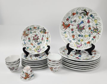 Chinese Export Jingdezhen Famille Rose Porcelain 23 Pcs Dinner Set with Butterflies