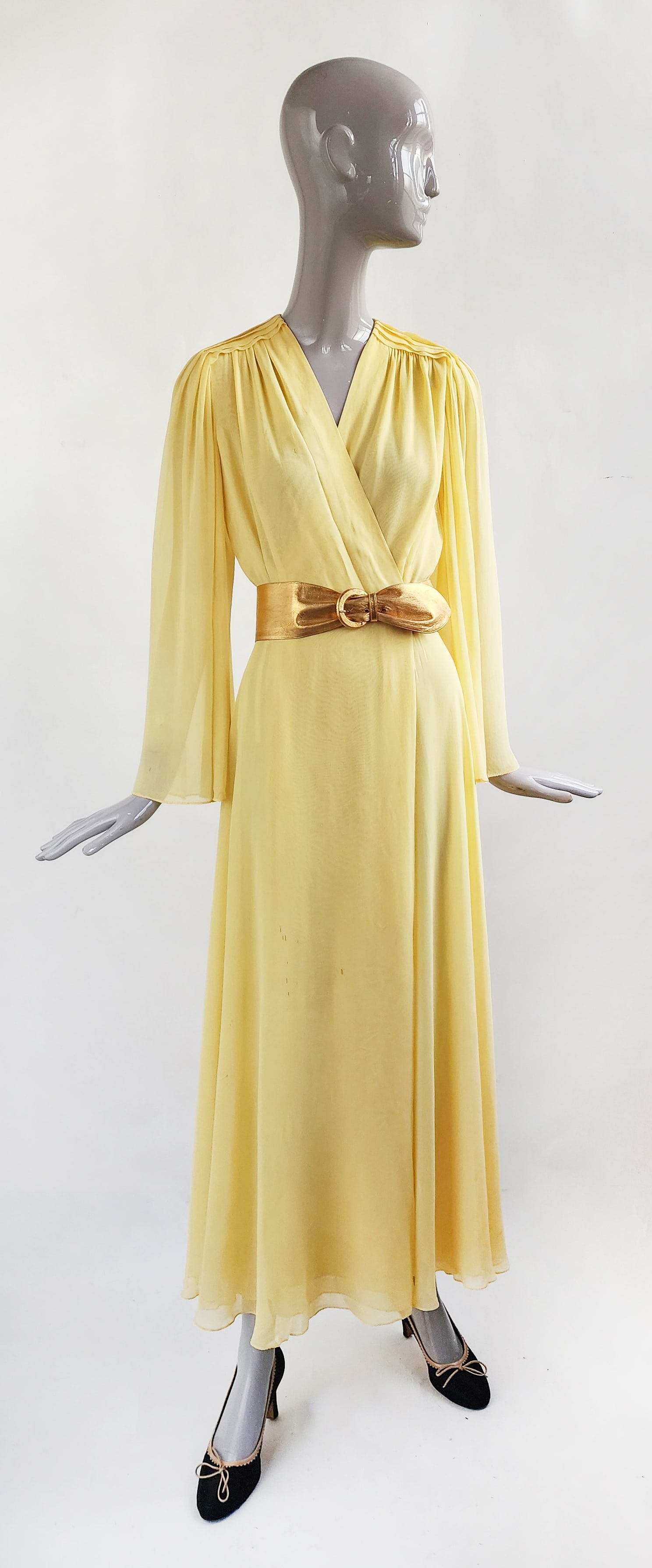 Bergdorf Goodman Yellow Chiffon Dressing Gown with Gold Lame Belt & Blue Bag, c. 1940s: Bergdorf Goodman yellow rayon chiffon dressing gown (or wrap dress) with associated gold lame kidskin leather belt and blue satin bag, ca. 1940s. Comes with the original box. Provenance: Estate of Mar