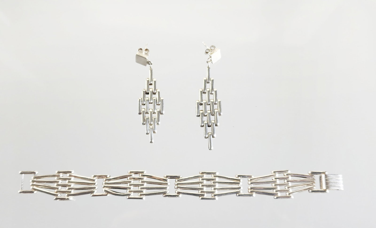 Estate Vintage Sterling Silver Gate Chain Bracelet & Earrings: Estate Vintage Sterling Silver Gate Chain Bracelet & Earrings. Probably Mexica. Marks: unmarked, acid tested for silver. Total weight: 49 grams. Provenance: Estate of Victoria Salter (1944-2024) Victo