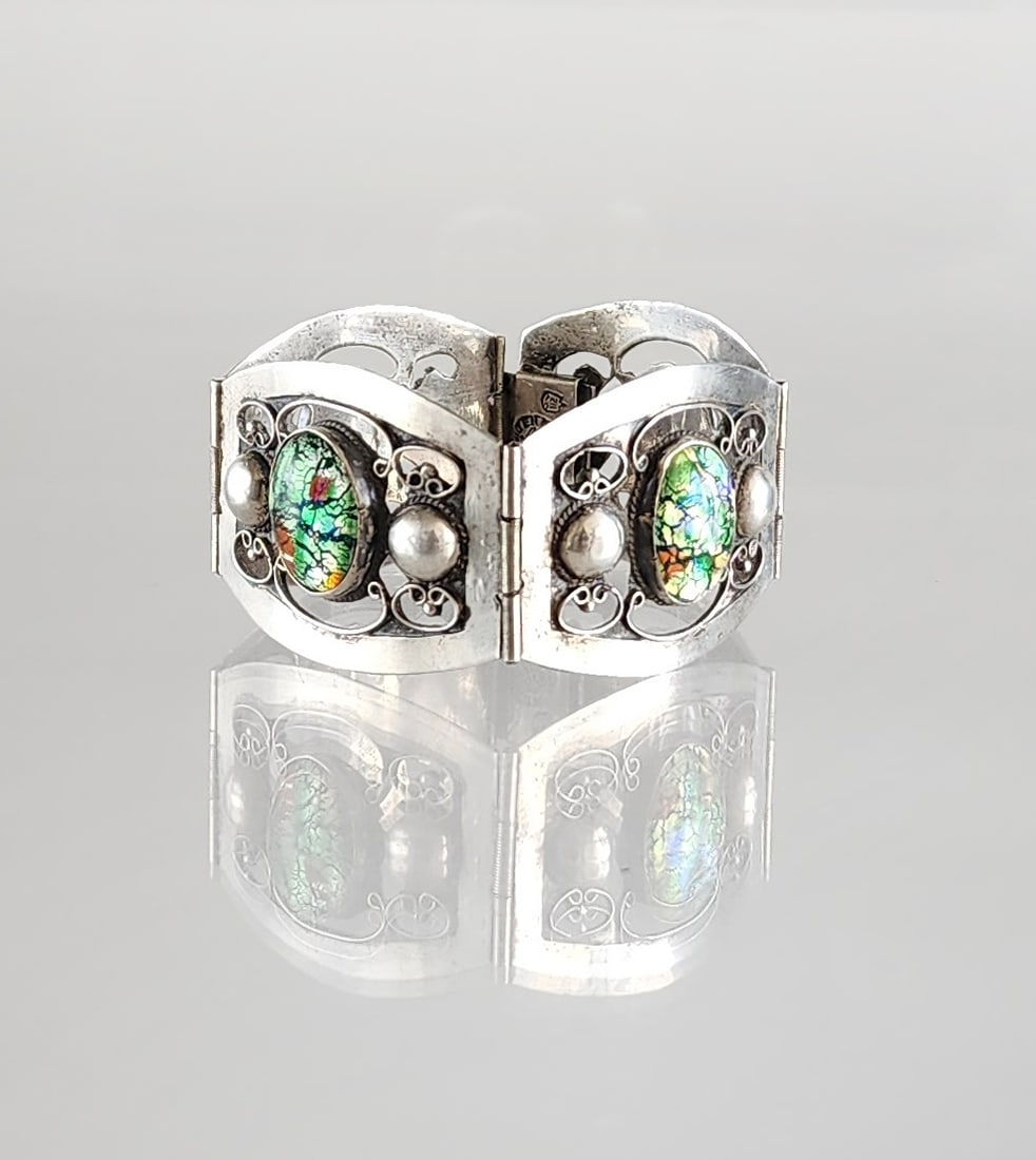 Estate Vintage Sterling Silver & Art Glass Bracelet TNC Mexico: Estate Vintage Sterling Silver & Murano Style Art Glass Bracelet. Marks: TNC 0925/ Hecho en Mexico. Total weight: 36 grams. Provenance: Estate of Victoria Salter (1944-2024) Victoria Salter was the da