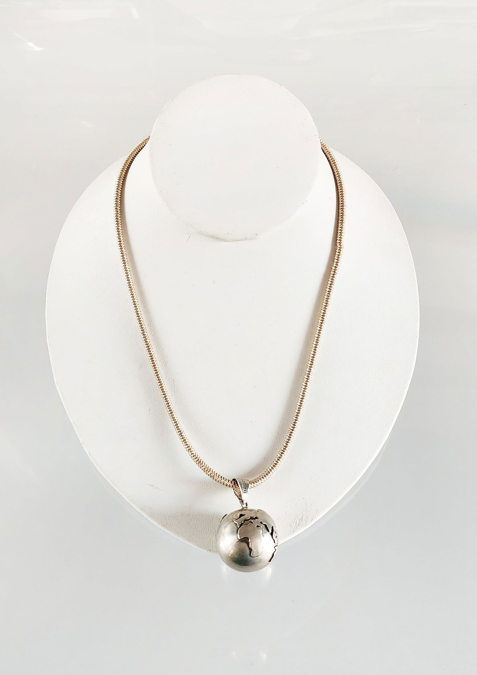 Estate Vintage Sterling Silver Earth Shaped Bell Pendant Necklace (1 of 7)