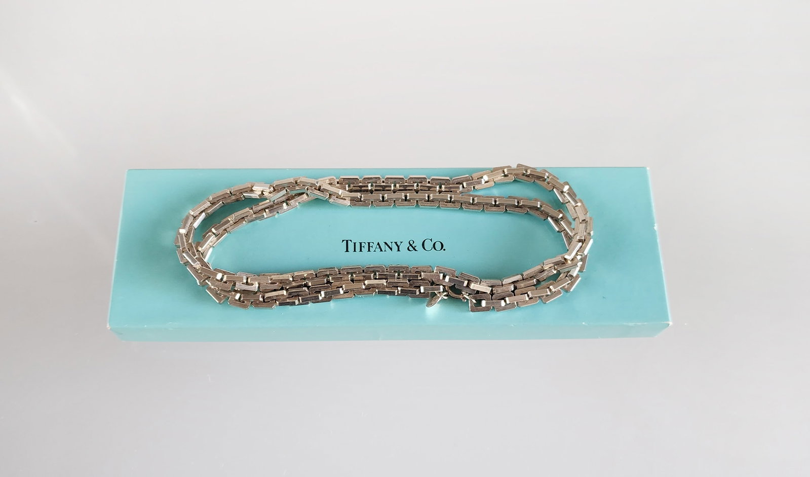 Estate Vintage Tiffany & Co. Sterling Silver 24 in Mens Chain Necklace: Estate Vintage Tiffany & Co. Sterling Silver Mens 24 in. Chain Necklace. Marks: T & Co./ Sterling Total weight: 87 grams. Comes with the Tiffany & Co. box. Provenance: Estate of Victoria Salter (1944-
