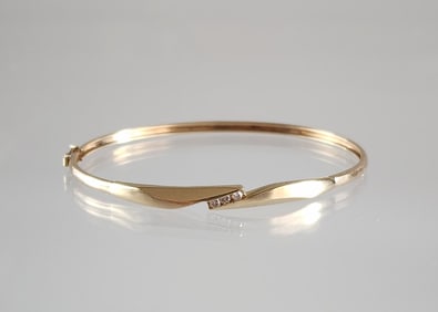 Estate Vintage 10K Gold & Diamond Bangle Bracelet with Clasp