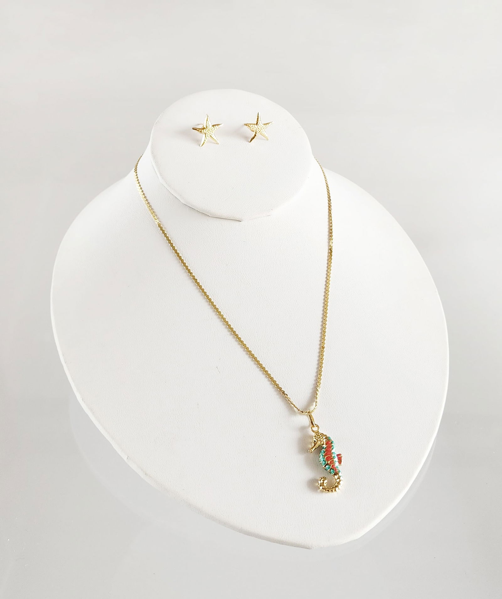 Estate Vintage Italian 18K Gold Enameled Sea Horse Pendant Charm & Sea Star Earrings (1 of 17)