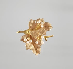 Estate Vintage 18k Gold Brooch with Leaves & Pearls
