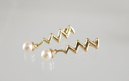 Estate Vintage 18k Gold, Diamond & Pearl Zig Zig Design Earrings