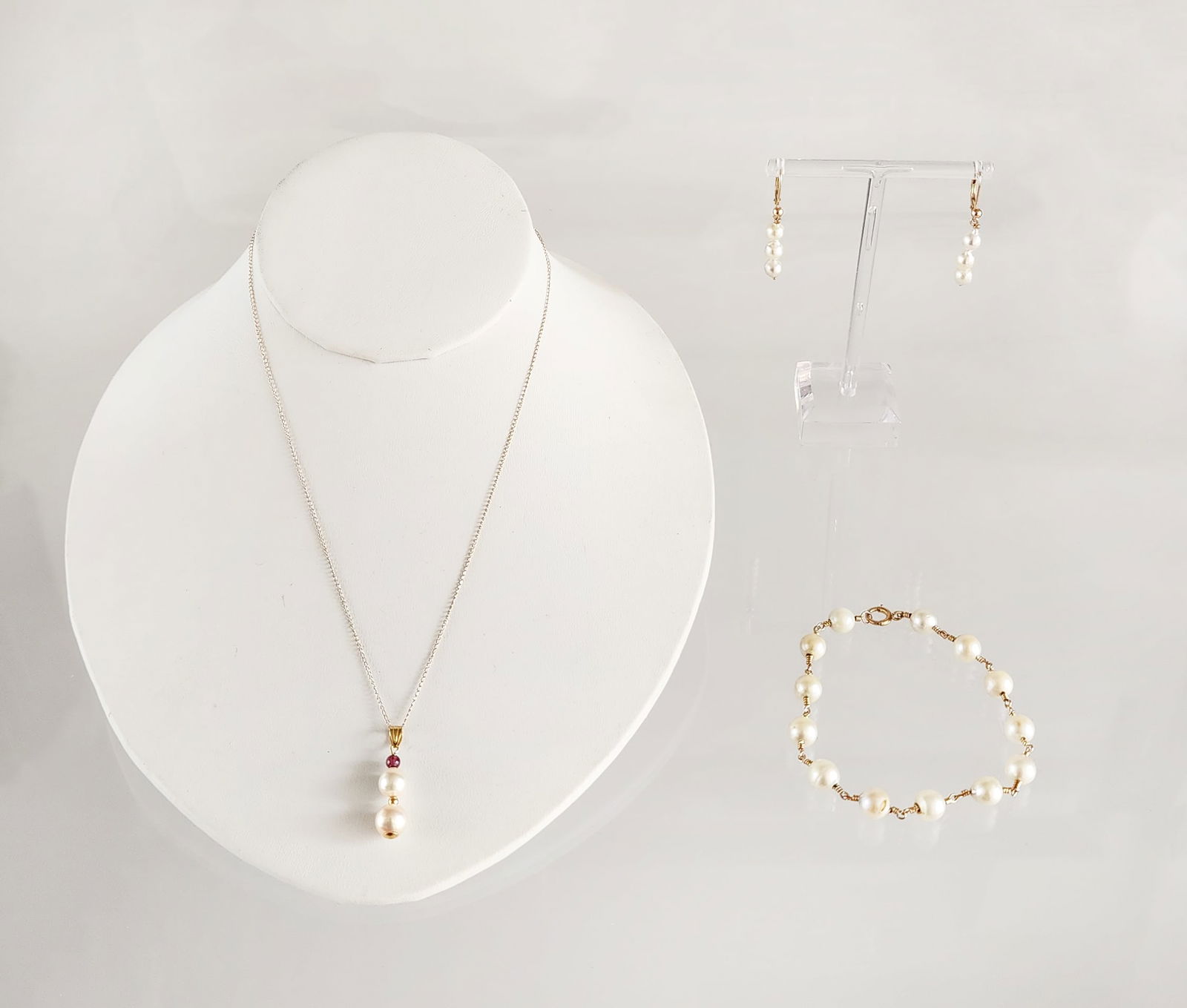 Estate Vintage Lot of 18K & 14K Gold & Pearl Pendant, Bracelet & Earrings (1 of 17)