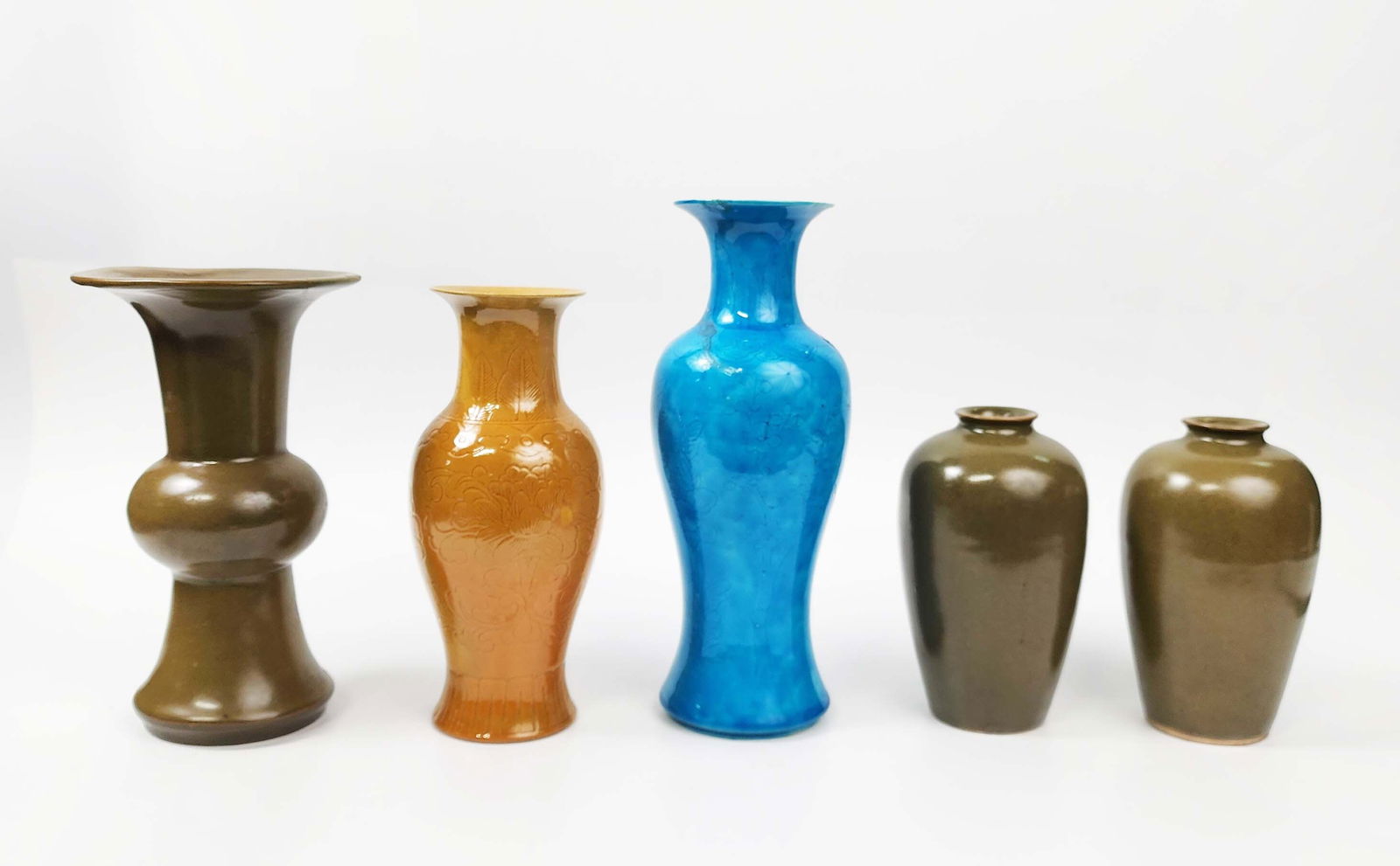 Lot of 5 Chinese Export Tea Dust, Blue & Yellow Glazed Vases: Lot of 5 Chinese Export Tea Dust, Blue & Yellow Glazed Vases, largest- h. 10 inches, circa early to mid 20th century. Provenance: Estate of a New York collector/ dealer. Imported in 1972. New old stoc