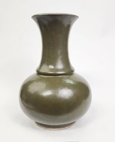 Antique Chinese Green Tea Dust Glazed Porcelain Vase