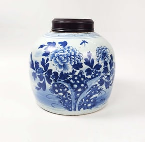 Antique Chinese Export Blue & White Porcelain Jar