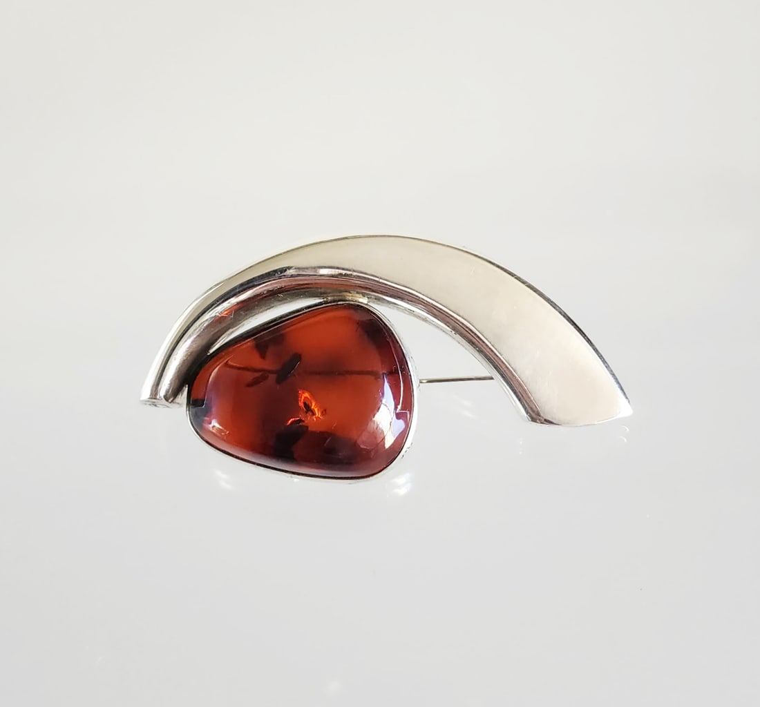 Estate Vintage Sterling Silver & Amber HJ Zdanowscy Brooch: Estate Vintage Sterling Silver and Amber Hanna and Jacek Zdanowscy Brooch Marks: HJ/ZDANOWSCY/925/POLAND Total weight: 37.5 grams. Provenance: Estate of Victoria Salter (1944-2024) Victoria Salter was