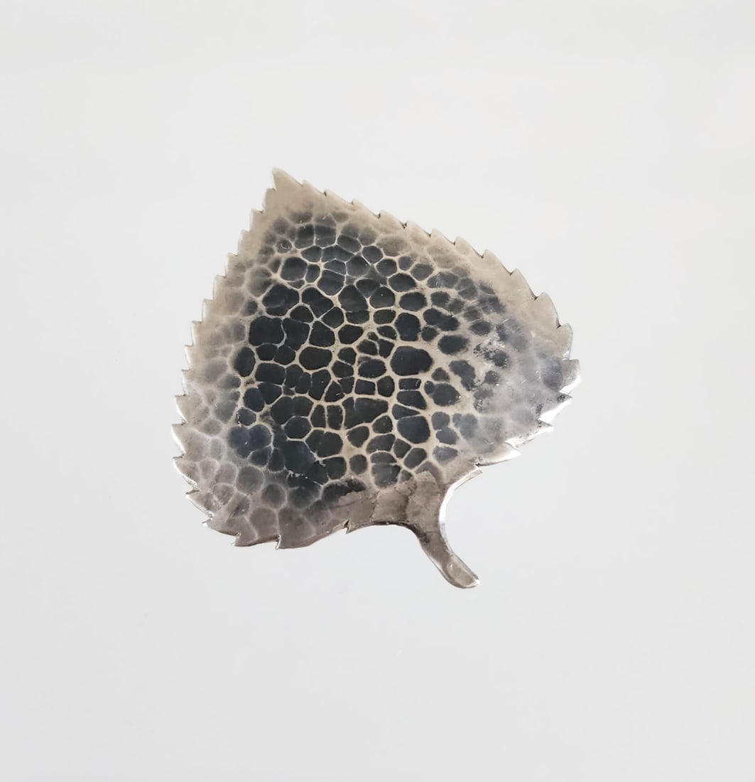 Estate Vintage Sandersen Signed Sterling Silver Leaf Pendant: Estate Vintage Sandersen Signed Sterling Silver Leaf Pendant. Marks: Sterling/Handmade/Sandersen Total weight: 17.3 grams. Provenance: Estate of Victoria Salter (1944-2024) Victoria Salter was the dau