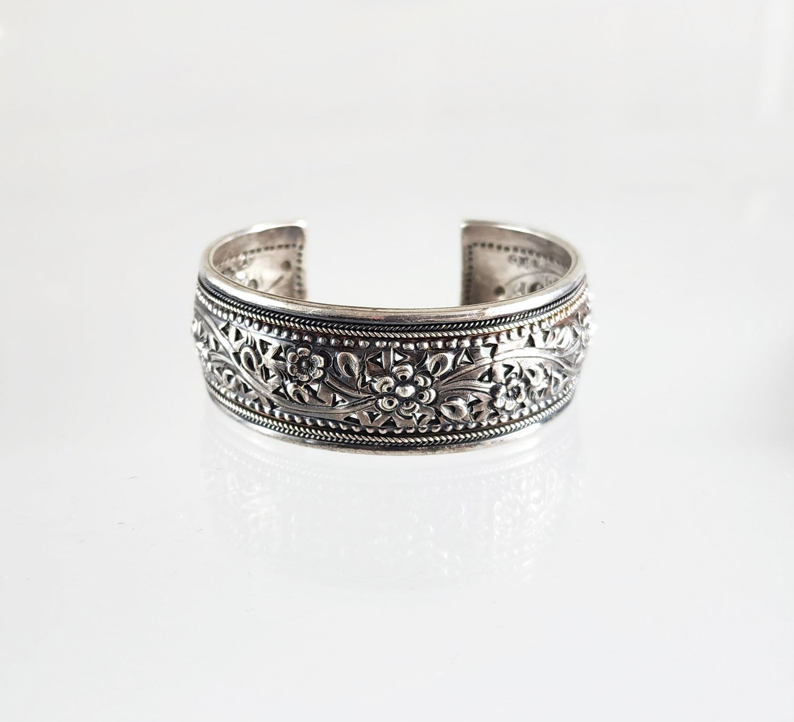 Estate Vintage Sterling Silver Thai Floral Repousse Cuff (1 of 7)