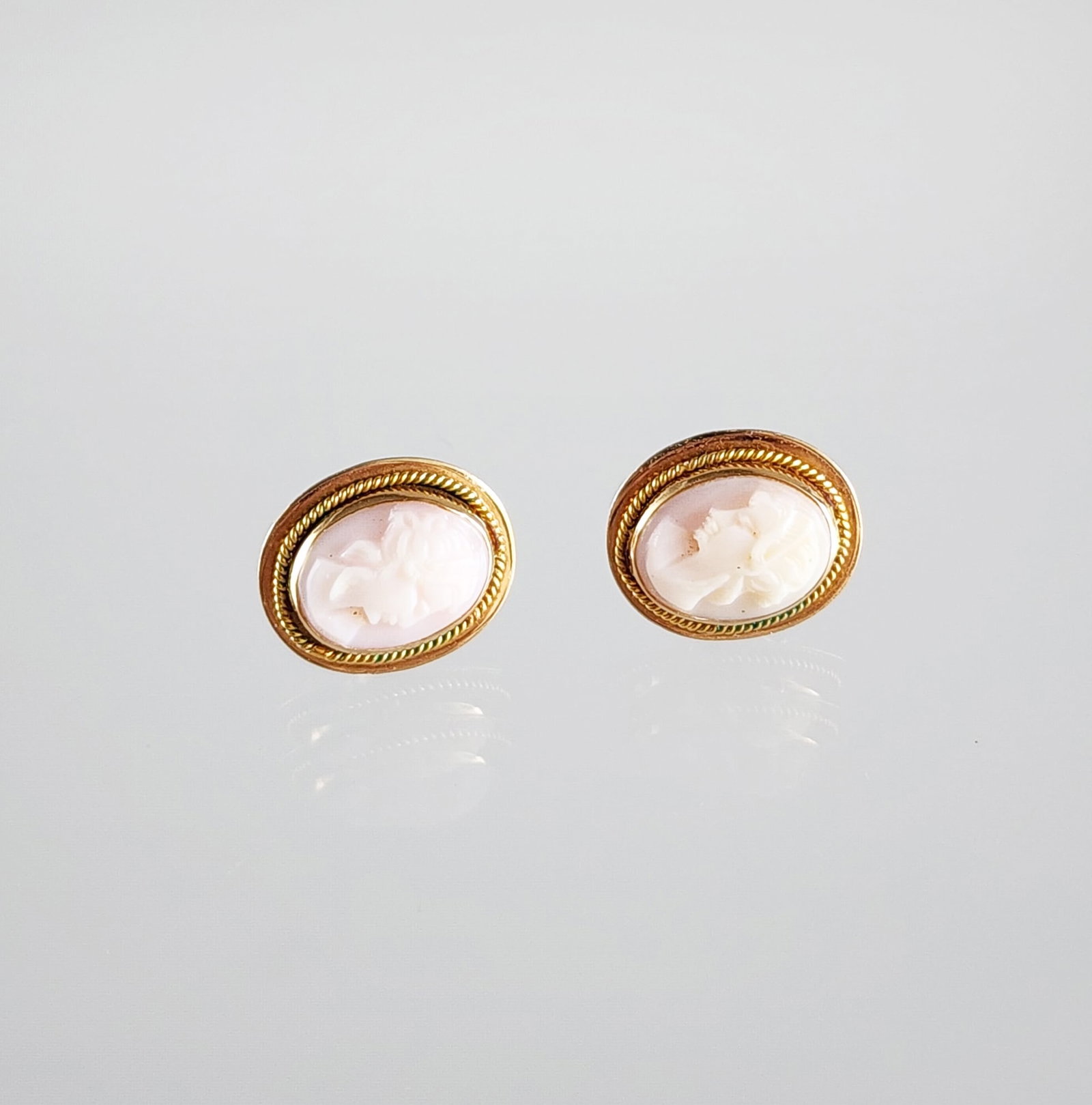 Estate Vintage 14k Gold & Shell Cameo Portrait Earrings (1 of 8)