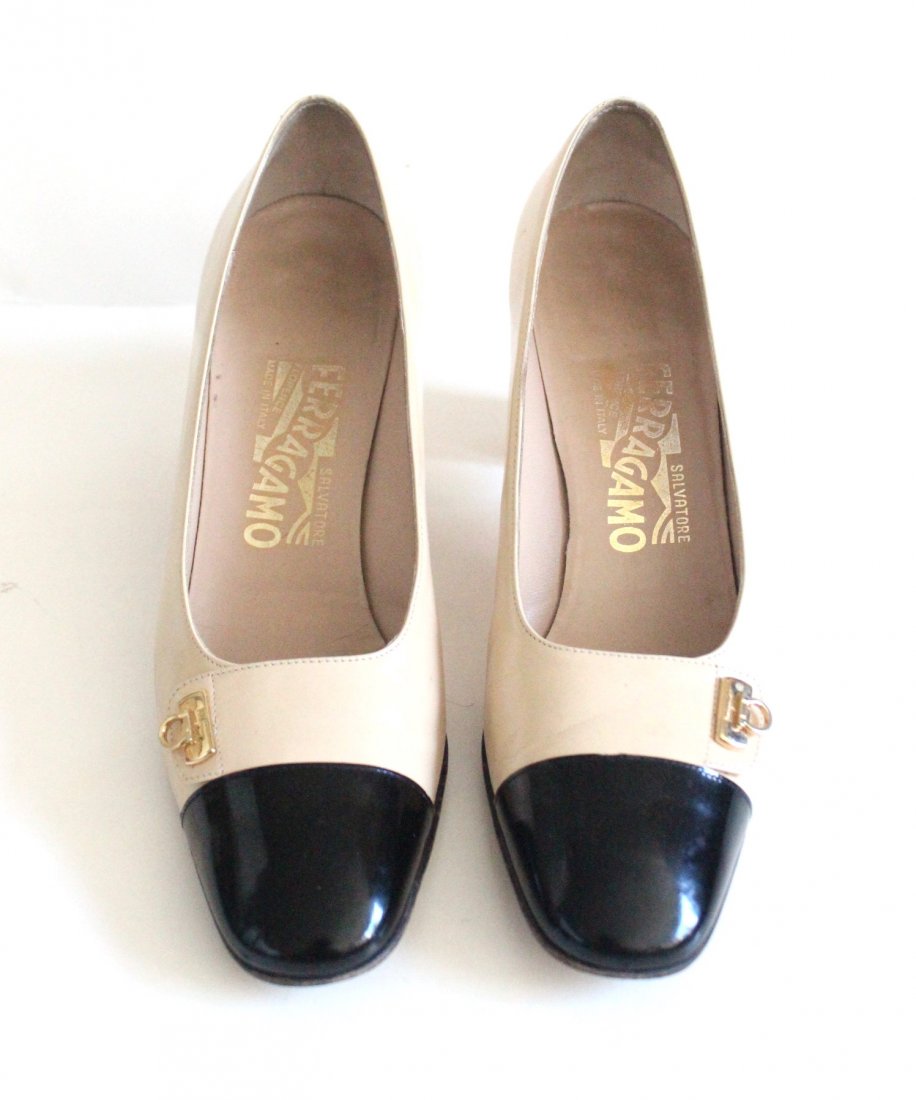 Vintage Salvatore Ferragamo Pumps,Sz. 7.5 (1 of 3)