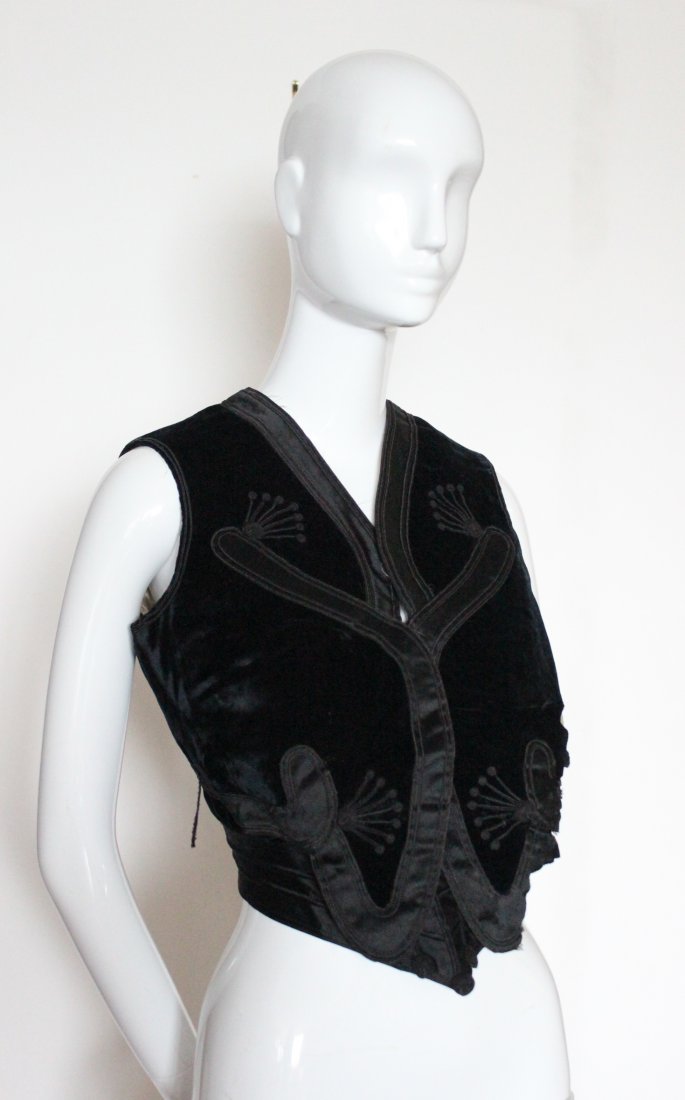 Edwardian Art Nouveau Embroidered Vest, c.1910: Rare Edwardian Art Nouveau Embroidered Black Velvet Vest, c.1910.Labelled '.... Bros. Boston' .