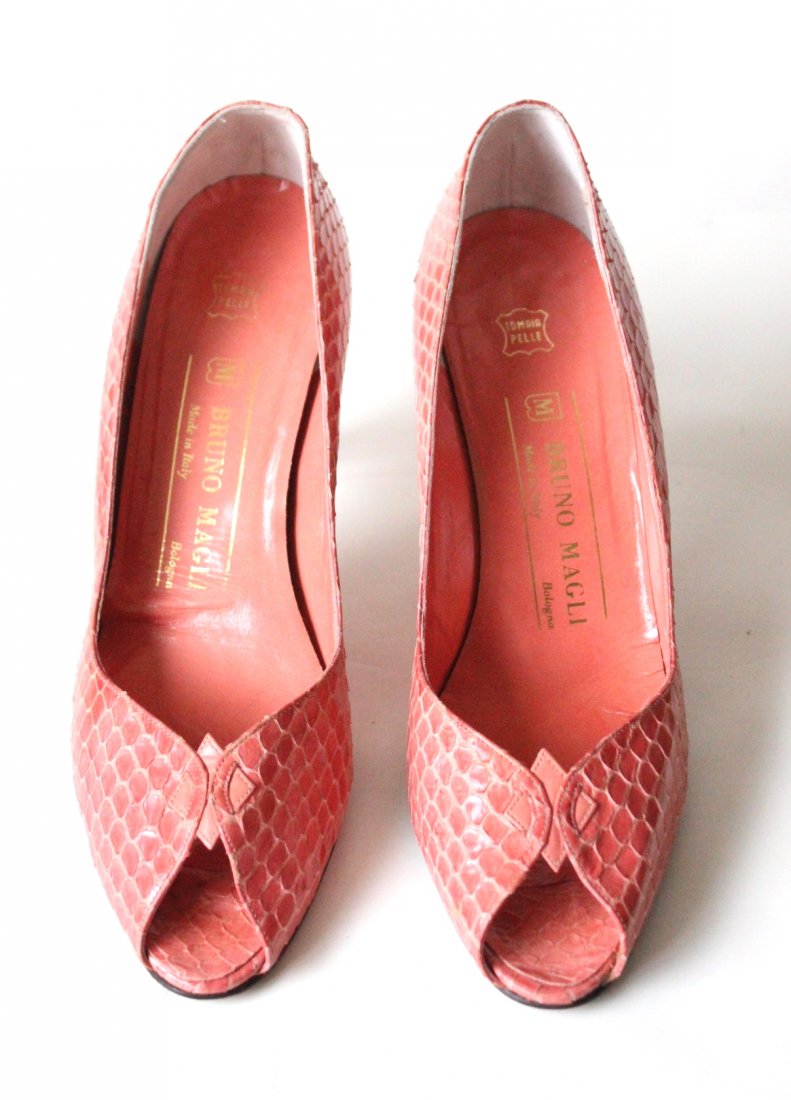Bruno Magli Salmon Pink Snake Skin Pumps, Sz 7 AA (1 of 3)