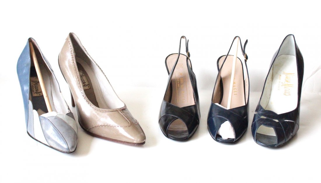 5 Singles 1960's-70's Italian Sample Ladies Shoes: 5 Singles Italian Sample Ladies Shoes. 1960's-70's. 3 Bruno Magli left shoes. 2 Vaccari Italy right shoes. All never worn.