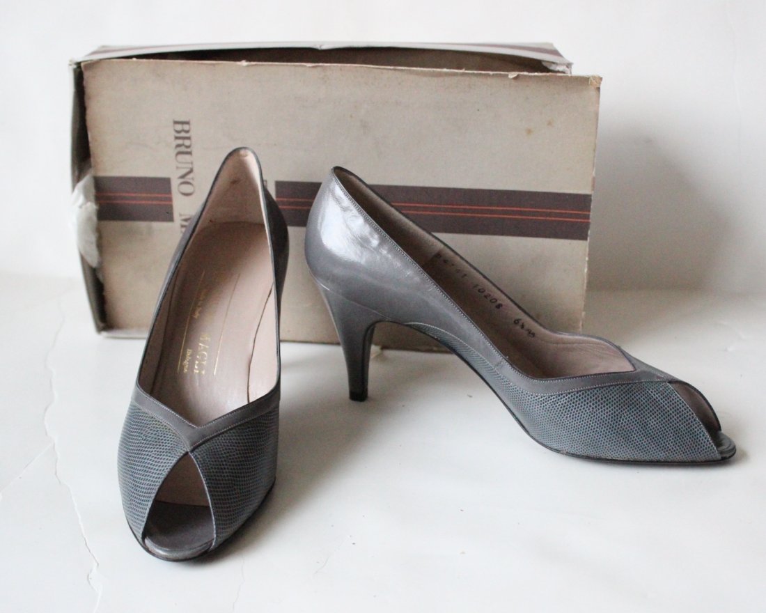 Bruno Magli Grey Lizard Skin Pumps, Sz 6.5 AA: New Old Stock Bruno Magli Grey Lizard Skin Pumps, Sz 6.5 AA. c.1980's. Made in Italy, Bologna.