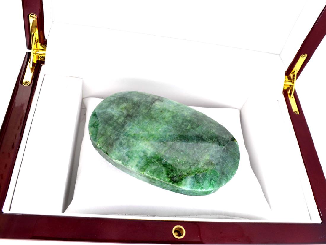 APP: 5.3k 1055.90CT Oval Cut Green Beryl Emerald: Gov. File: 92590 1055.90CT Oval Cut Green Beryl Emerald Gemstone Retail Replacement Value: $5.3K Asset Type: Gemstone Shipping: $19.95