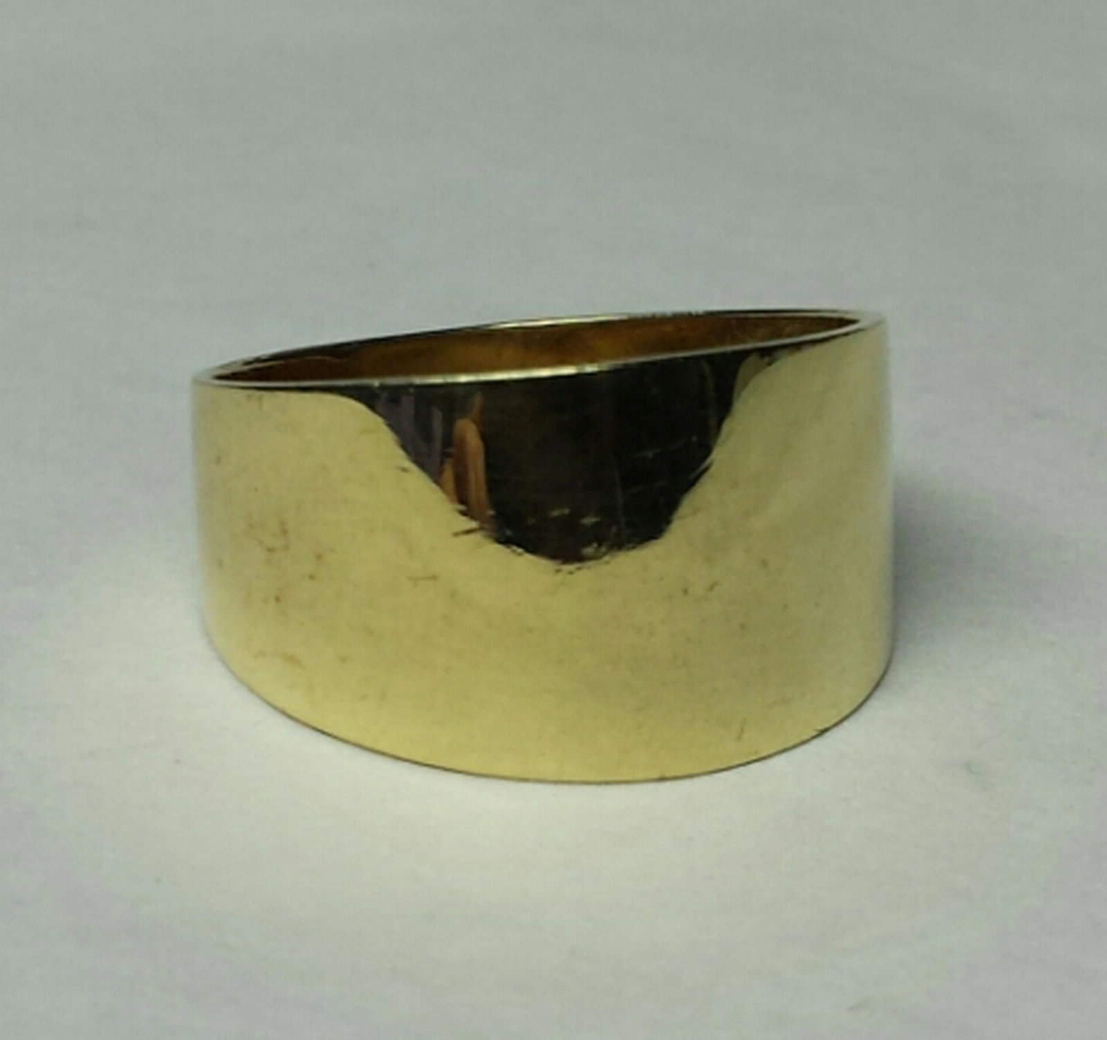 *Fine Jewelry 14 KT Gold, 4.4GR. Ring (FJ F370): Gov. File: H-25191 *Fine Jewelry 14 kt Gold, 4.4GR. Ring (FJ F370) Asset Type: Ring Shipping: $19.95