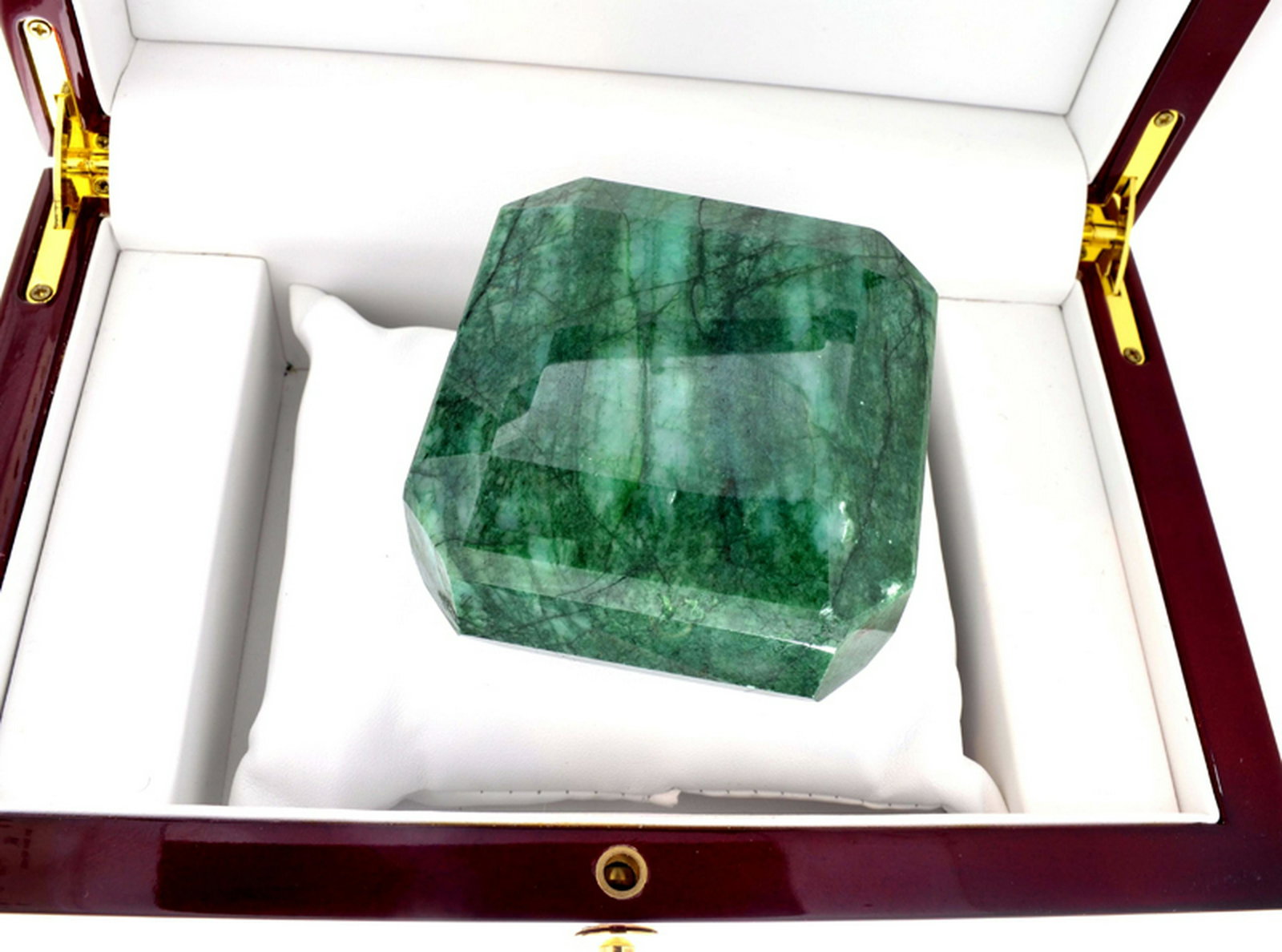 APP: 9.6k 1,925.50CT Emerald Cut Green Beryl Emerald: Gov. File: H-01463 1,925.50CT Emerald Cut Green Beryl Emerald Gemstone Retail Replacement Value: $9.6K Asset Type: Gemstone Shipping: $19.95