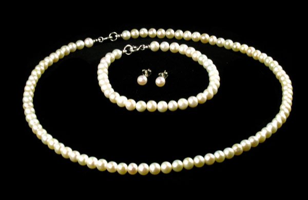Pearl Necklace, Bracelet and Earring Set