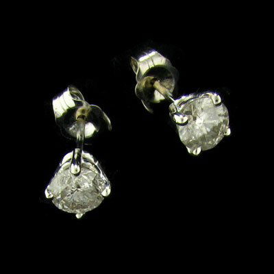 APP: 2.5k 14 kt. White Gold, 0.79CT Diamond Earring