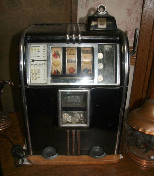 Caille Antique Slot Machine