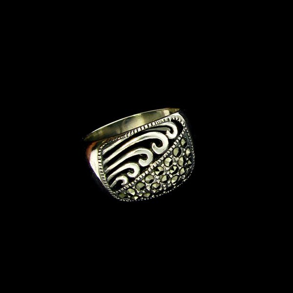 Marcasite & Sterling Silver Ring: Marcasite and Sterling Silver Ring - Thank you for viewing this Item. We hope that you are successful in your bidding. For over 30 years we have given the best possible customer service to our 1000's 