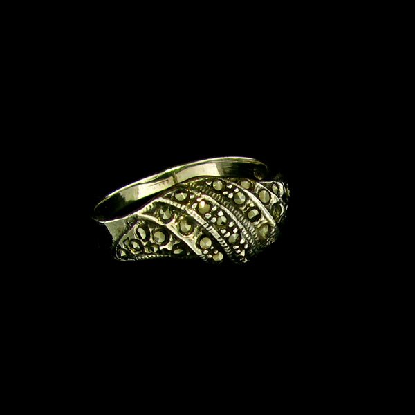 Marcasite & Sterling Silver Ring: Marcasite and Sterling Silver Ring - Thank you for viewing this Item. We hope that you are successful in your bidding. For over 30 years we have given the best possible customer service to our 1000's 
