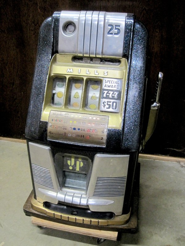 25 Cent High Top Slot Machine: 25 Cent High Top Slot Machine - Thank you for viewing this Item. We hope that you are successful in your bidding. For over 30 years we have given the best possible customer service to o