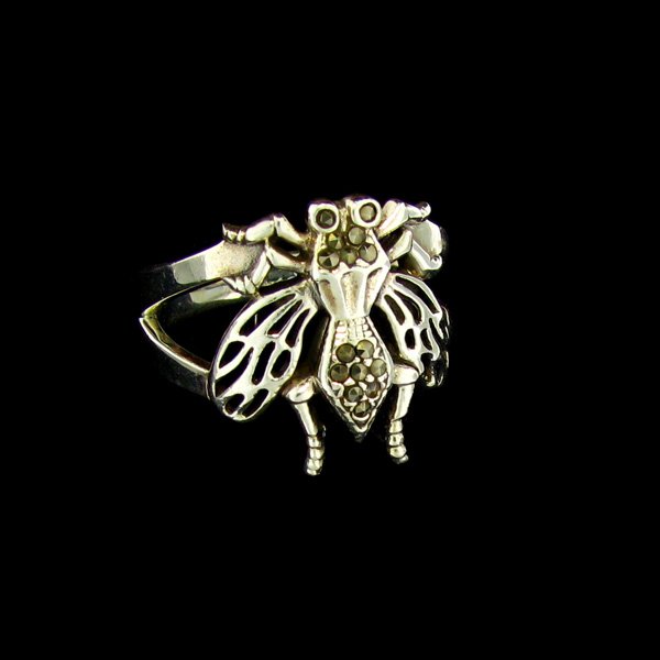 Marcasite & Sterling Silver Ring: Marcasite and Sterling Silver Ring - Thank you for viewing this Item. We hope that you are successful in your bidding. For over 30 years we have given the best possible customer service to our 1000's 