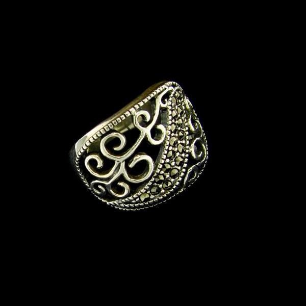 Marcasite & Sterling Silver Ring: Marcasite and Sterling Silver Ring - Thank you for viewing this Item. We hope that you are successful in your bidding. For over 30 years we have given the best possible customer service to our 1000's 
