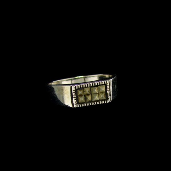 Marcasite and Sterling Silver Ring: Marcasite and Sterling Silver Ring - Bid with outmost confidence from GAA. We have been in business for over 35 years, and pride ourselves on perfect customer service. For more information on this ite