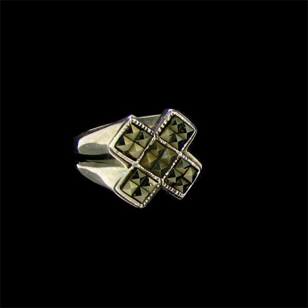 Marcasite & Sterling Silver Ring: Marcasite and Sterling Silver Ring - Bid with utmost confidence from GAA. We have been in business for over 35 years, and pride ourselves on perfect customer service. For more information on this item