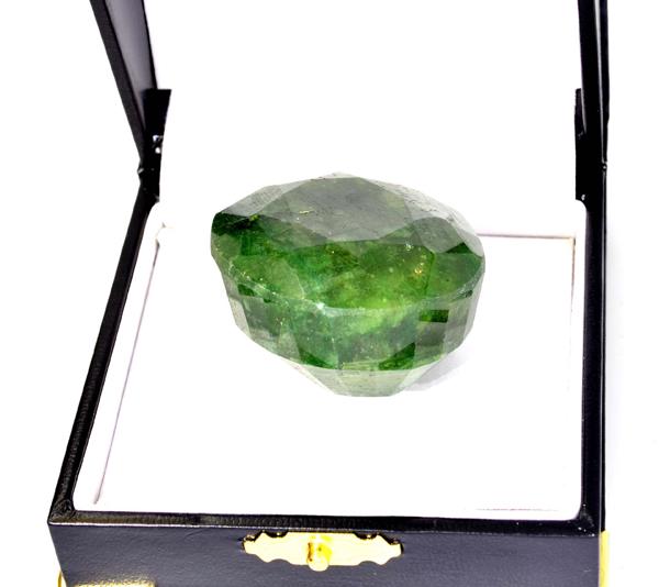 APP: 2.1k 262.87CT Oval Cut Green Beryl Gemstone: Gov. File: 93050 262.87CT Oval Cut Green Beryl Gemstone Retail Replacement Value: $2.1K Asset Type: Emerald Gemstone Shipping: $19.95