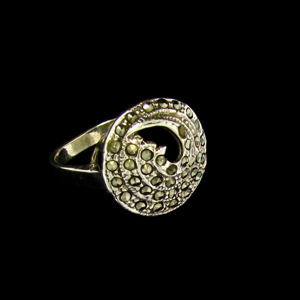Marcasite & Sterling Silver Ring: Marcasite and Sterling Silver Ring - Bid with utmost confidence from GAA. We have been in business for over 35 years, and pride ourselves on perfect customer service. For more informat