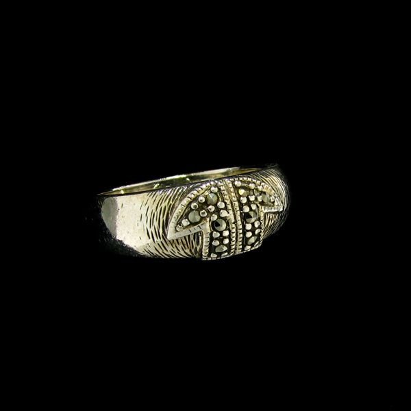 Marcasite & Sterling Silver Ring: Marcasite and Sterling Silver Ring - Bid with utmost confidence from GAA. We have been in business for over 35 years, and pride ourselves on perfect customer service. For more informat