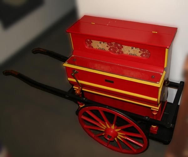 Barrel Organ Piano Hurdy Gurdy Musical Music Box: Barrell Organ Piano Hurdy Gurdy Music Box - Thank you for viewing this Item. We hope that you are successful in your bidding. For over 30 years we have given the best possible customer service to our