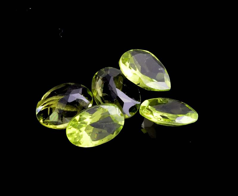 APP: 1k 5.03CT Oval Cut Green Peridot Parcel: Gov. File: H-08119 5.03CT Oval Cut Green Peridot Parcel Retail Replacement Value: $1.0K Asset Type: Peridot Parcel Shipping: $19.95
