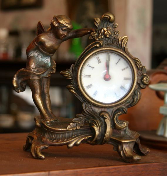 Antique Cupid Clock: Cupid Clock - Thank you for viewing this Item. We hope that you are successful in your bidding. For over 30 years we have given the best possible customer service to our 1000's of repeat buyers.