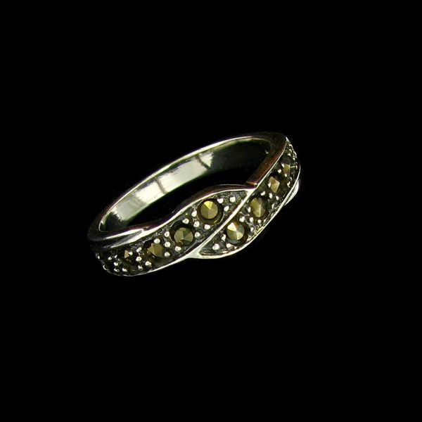 Marcasite & Sterling Silver Ring: Marcasite and Sterling Silver Ring - Bid with utmost confidence from GAA. We have been in business for over 35 years, and pride ourselves on perfect customer service. For more informat