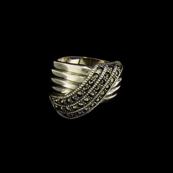 Marcasite & Sterling Silver Ring: Marcasite and Sterling Silver Ring - Bid with utmost confidence from GovernmentAuction.com. We have been in business for over 35 years, and pride ourselves on perfect customer service.
