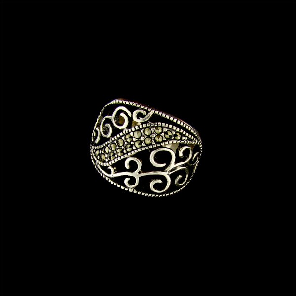 Marcasite & Sterling Silver Ring: Marcasite and Sterling Silver Ring - Bid with utmost confidence from GovernmentAuction.com. We have been in business for over 35 years, and pride ourselves on perfect customer service.