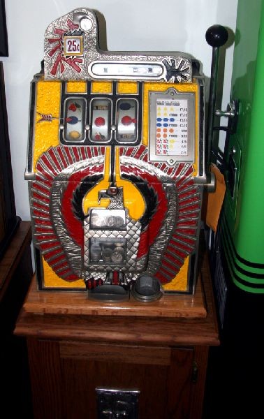 Antique Eagle Slot Machine: Antique Eagle Slot Machine - Thank you for viewing this Item. We hope that you are successful in your bidding. For over 30 years we have given the best possible customer service to our 1000's of repea